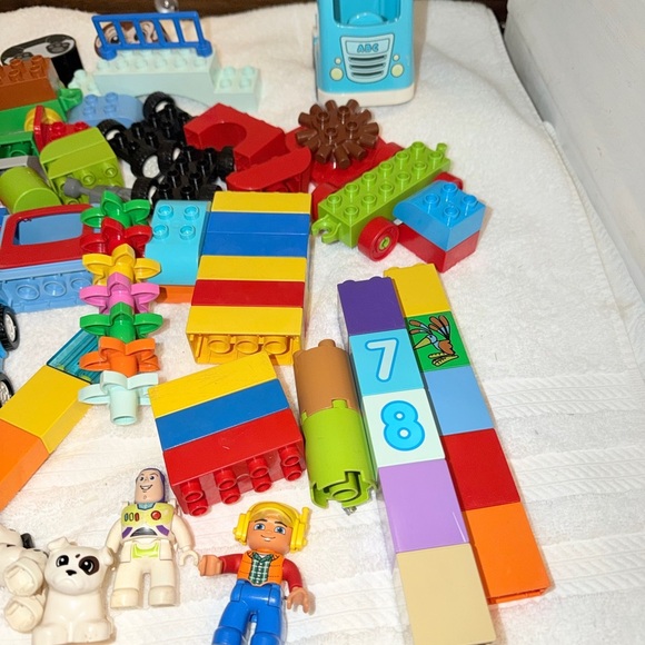 LEGO Duplo Bulk Mixed Lot of 110 Plus Colored Bricks/Blocks People Animals Buzz - Picture 4 of 7